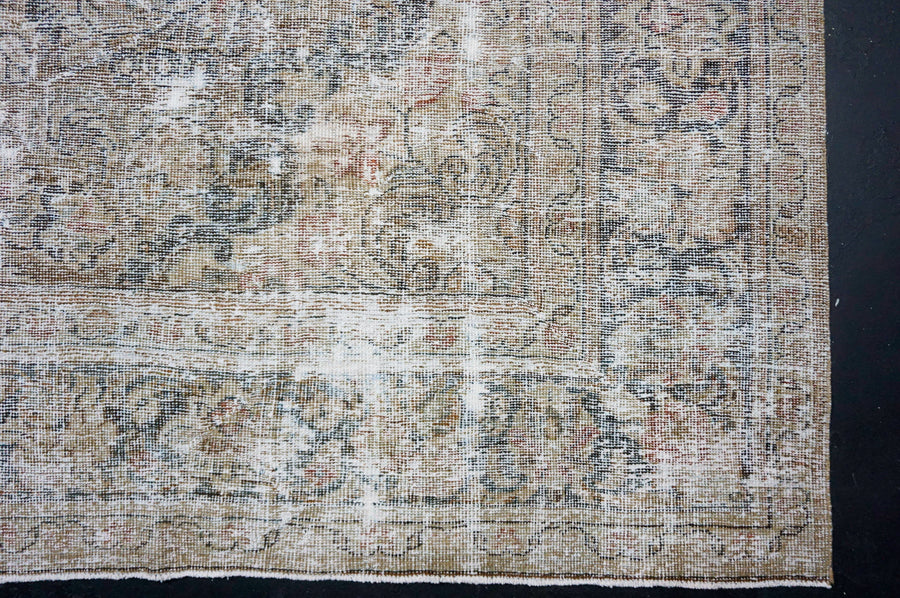 8’4 x 11’8 Classic Antique Rug Muted Gray, Black & Brass