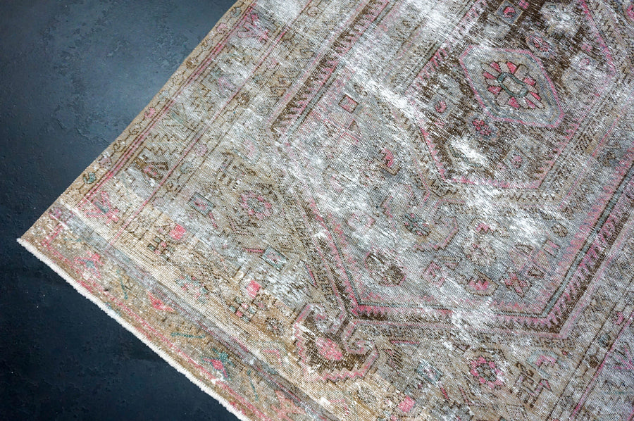 4’3 x 6’6 Classic Vintage Rug Muted Gray, Pink + Brown SB