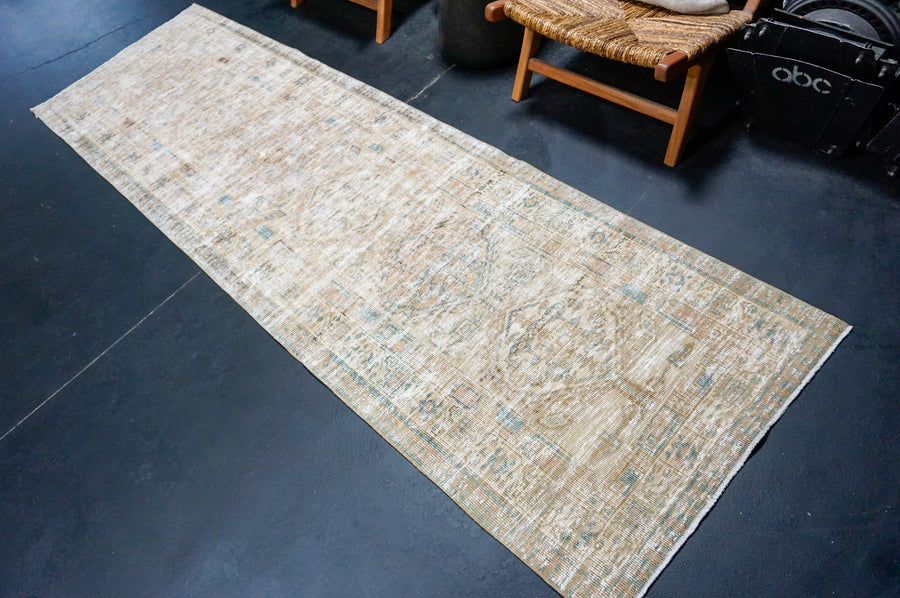 3’1 x 10’4 Classic Vintage Runner Muted Beige, Camel & Teal Green