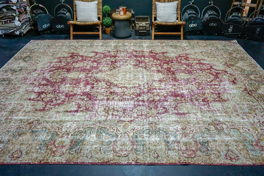 10’ x 13’11 Classic Vintage Rug Muted Wine, Beige + Green 60’s Carpet