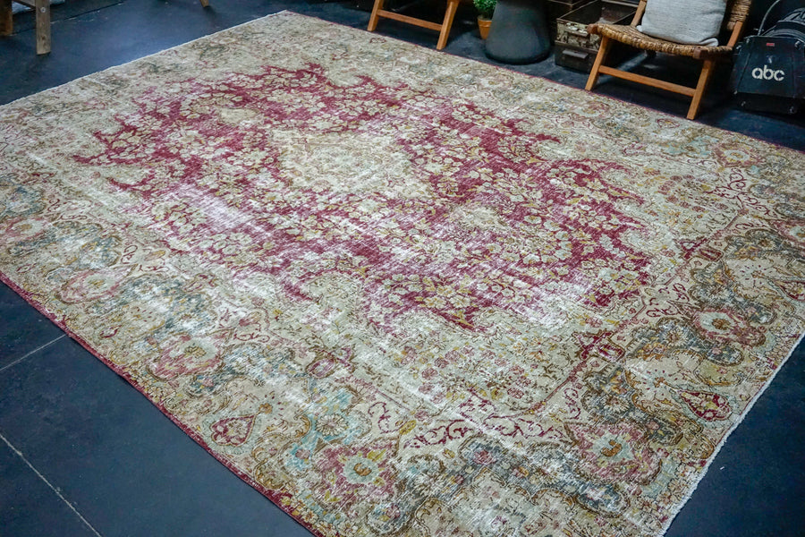 10’ x 13’11 Classic Vintage Rug Muted Wine, Beige + Green 60’s Carpet