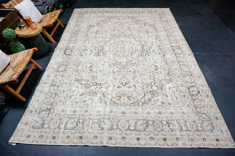 8’ x 11’7 Classic Vintage Rug Muted Beige, Brown & Blue