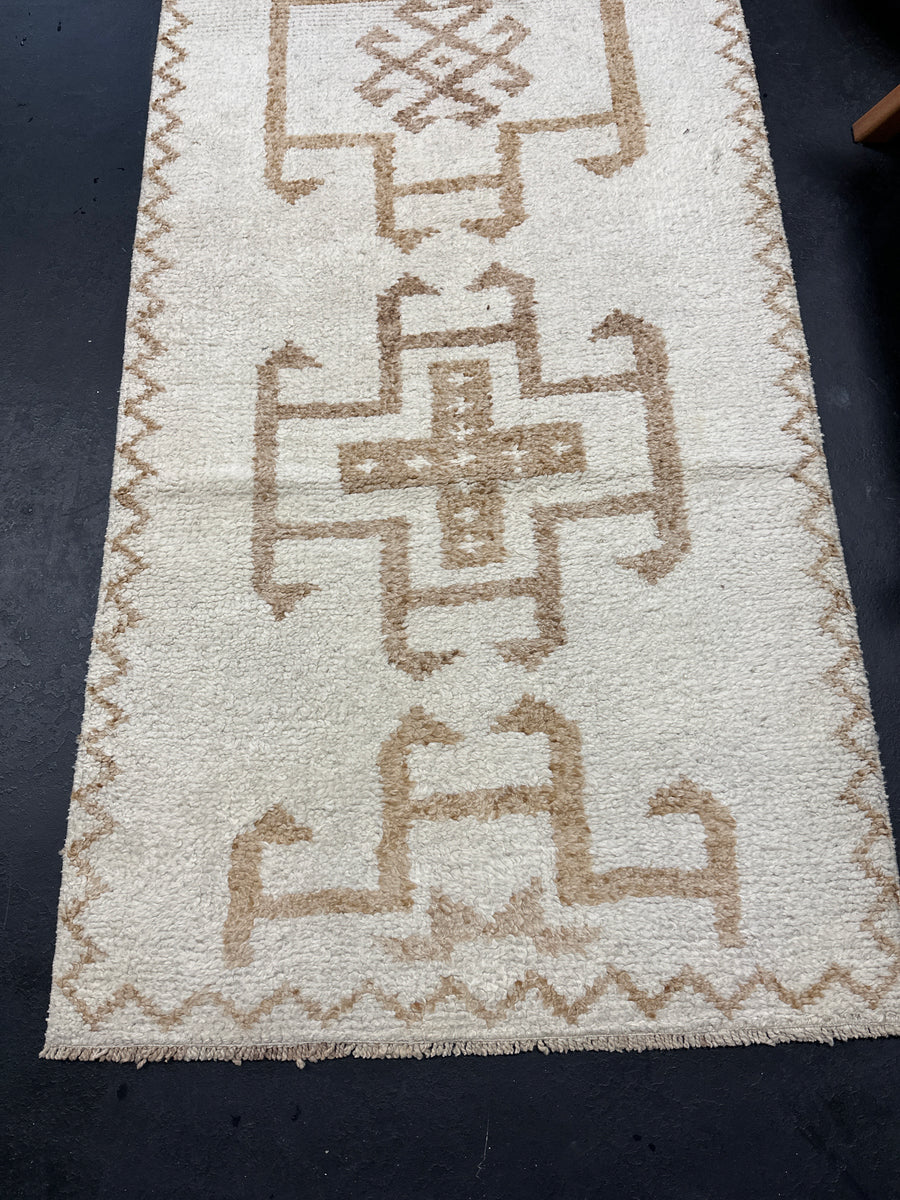 3’1 x 10’6 Vintage Herki Runner Cream & Light Warm Brown**