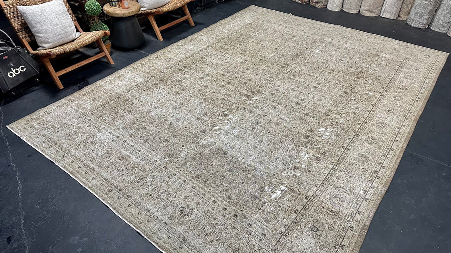 9’ x 12’4 Classic Vintage Rug Muted Gray, Sage Green + Brown