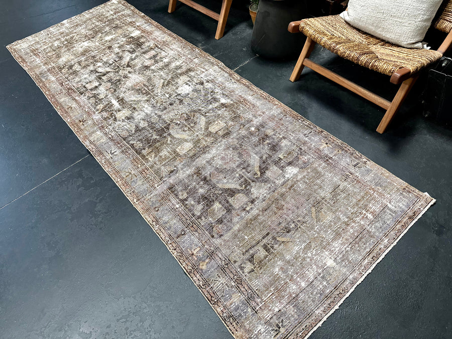 3’4 x 9’7 Classic Vintage Runner Muted Brown, Periwinkle & Pink SB