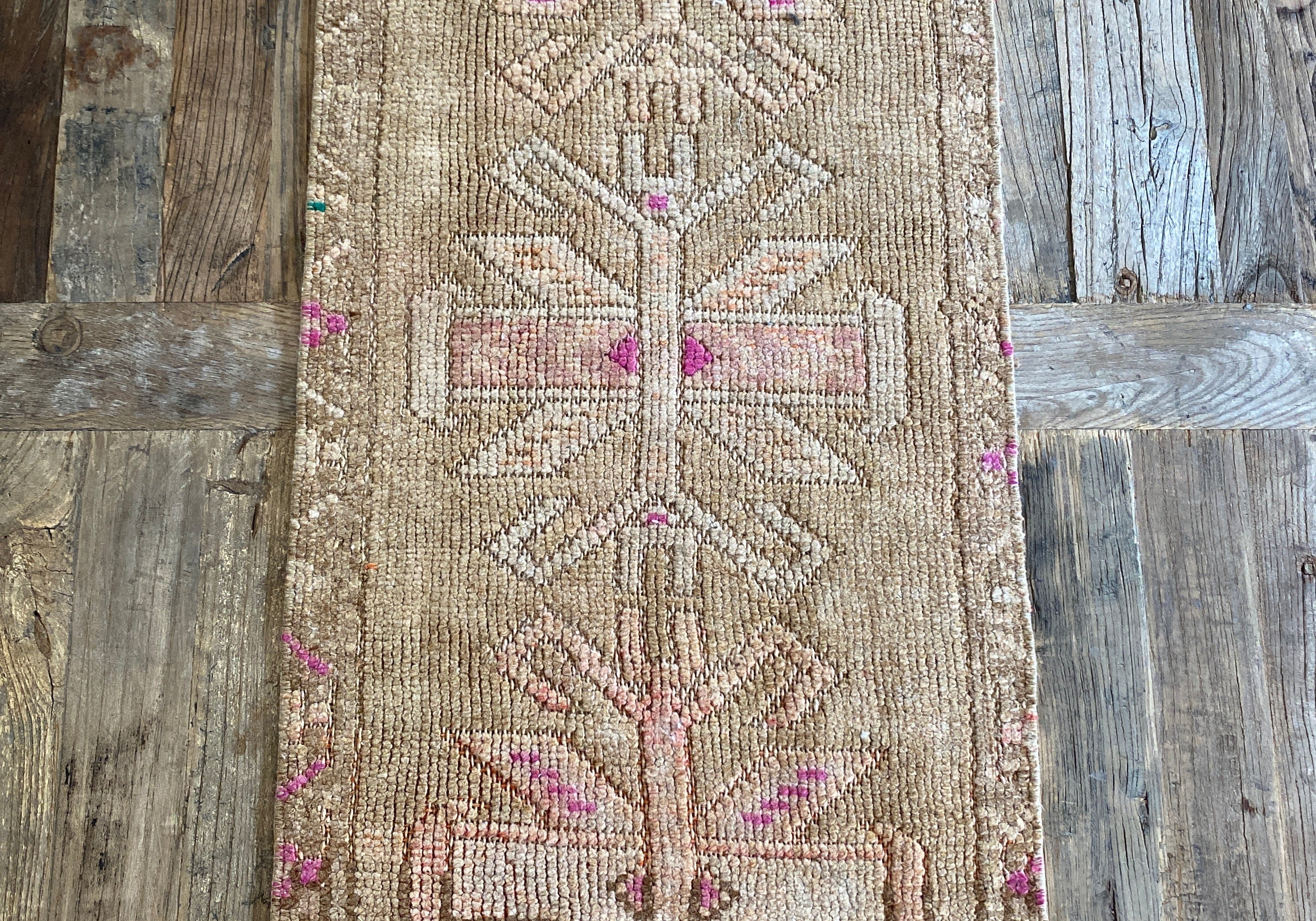 1’5 x 3’2 Antique Kars Rug Muted Camel, Apricot, & Pink '4794 Linda's Barn