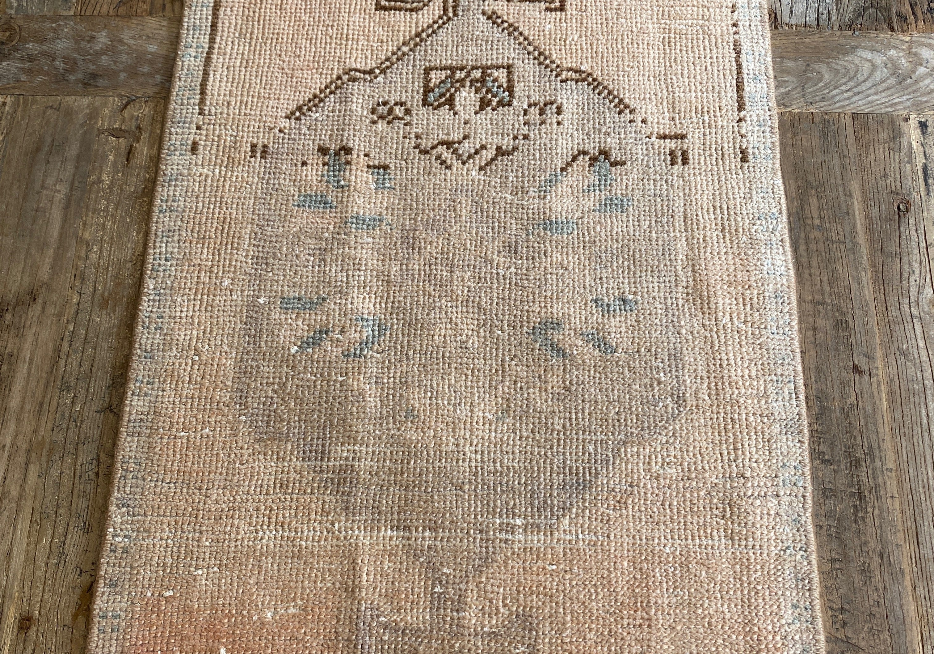 1’8 x 3’ Vintage Oushak Runner Muted Taupe, Blush & Gray '5213 Linda's Barn