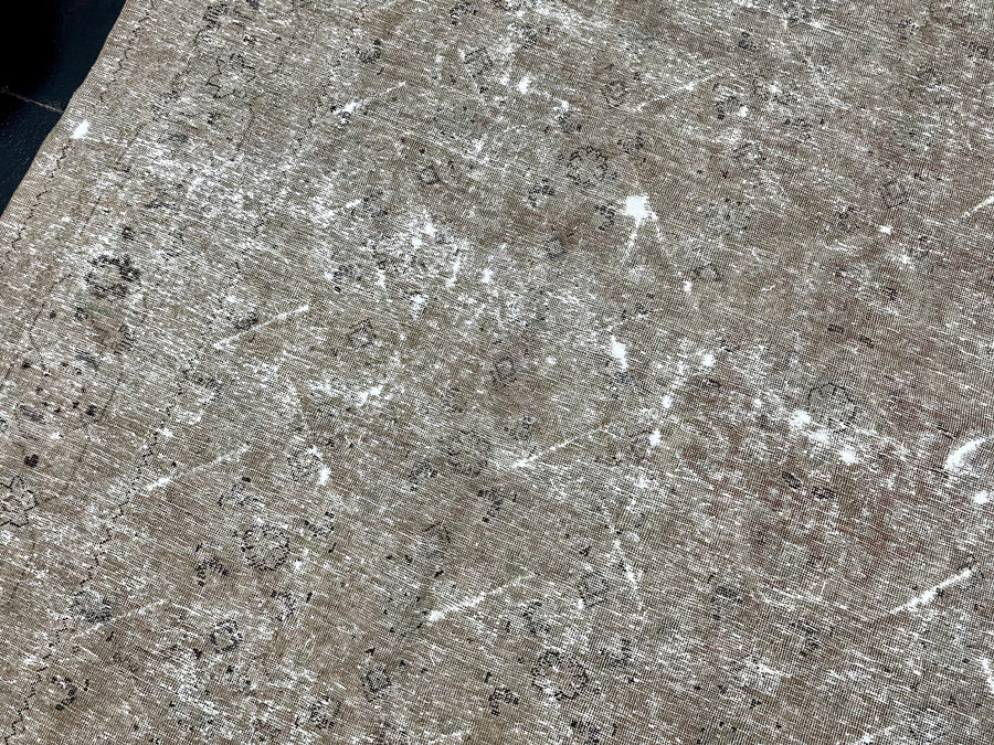 9’4 x 12’8 Classic Vintage Carpet Muted Beige, Gray & Green SB