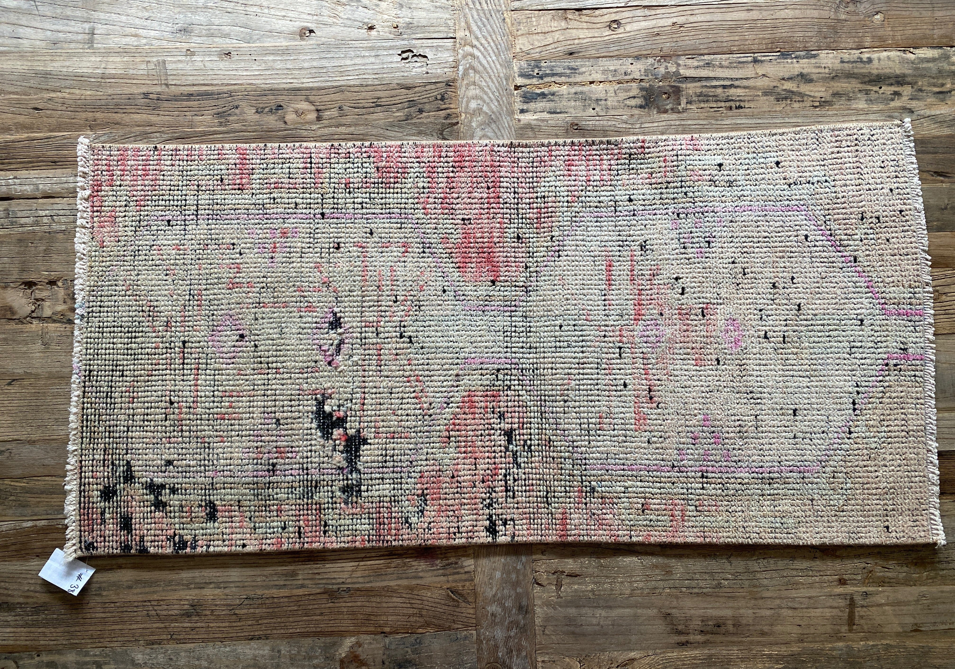 1’10 x 3’10 Vintage Turkish Herki Rug Muted Beige, Coral & Black '3861 Linda's Barn