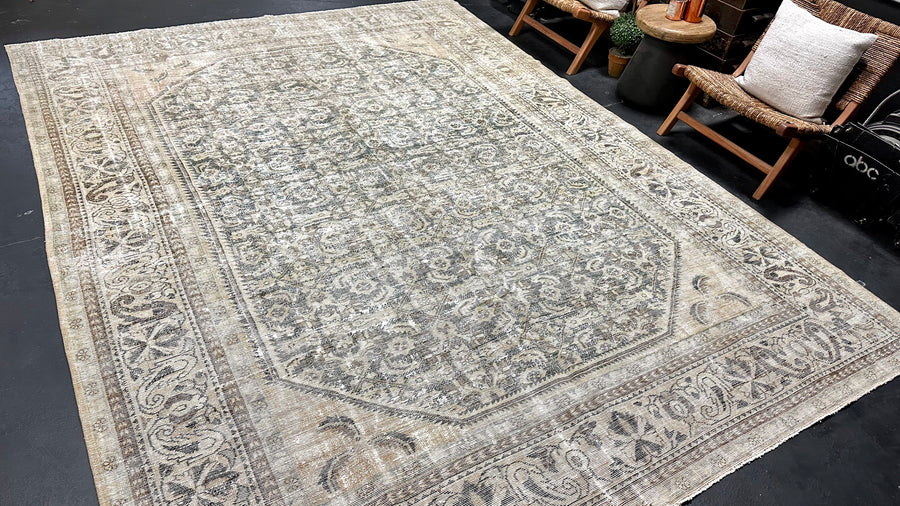 8’10 x 11’10 Classic Antique Rug Muted Beige, Forest Green & Camel Brown