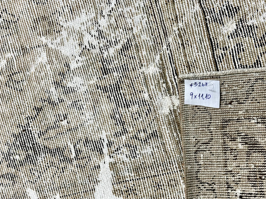 9’ x 11’10” Classic Vintage Rug Muted Gray + Chocolate