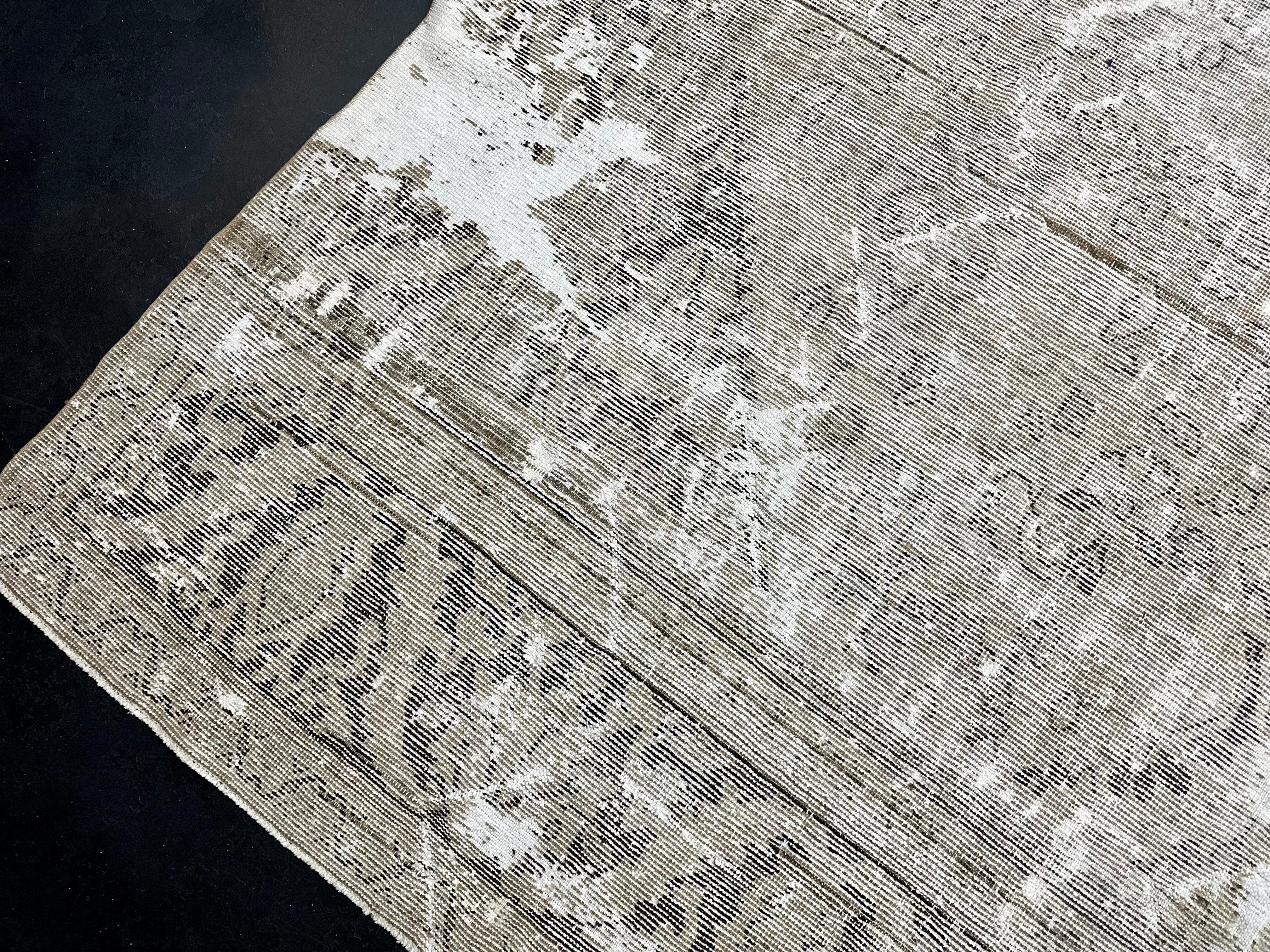 Muted Grey Rug 9’ x 11’10” Classic Vintage Rug Muted Gray + Chocolate '5267 – Linda's Barn
