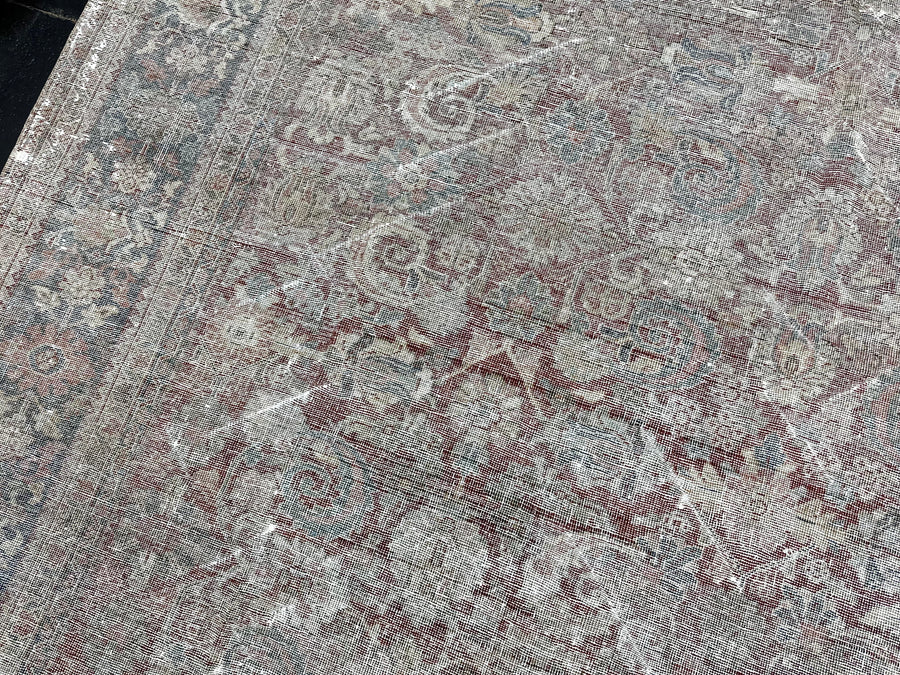 9’4 x 12’6 Classic Antique Rug Muted Gray, Red & Blue