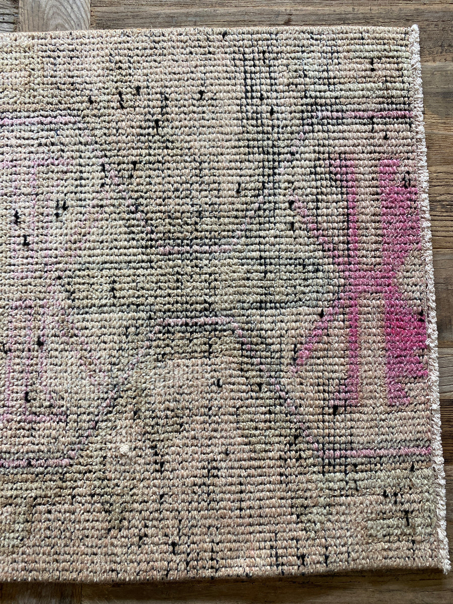 1’10 x 2’6 Vintage Turkish Herki Rug Muted Beige, Coral + Black