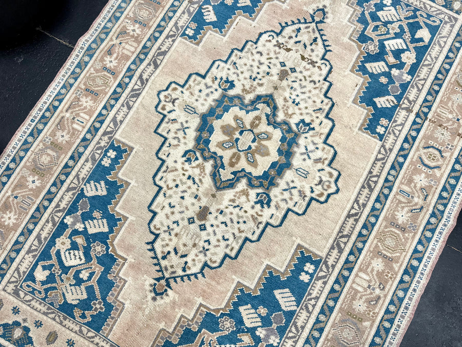 4’1 x 6’8 Vintage Turkish Taspinar Rug Blue, Cream & Beige