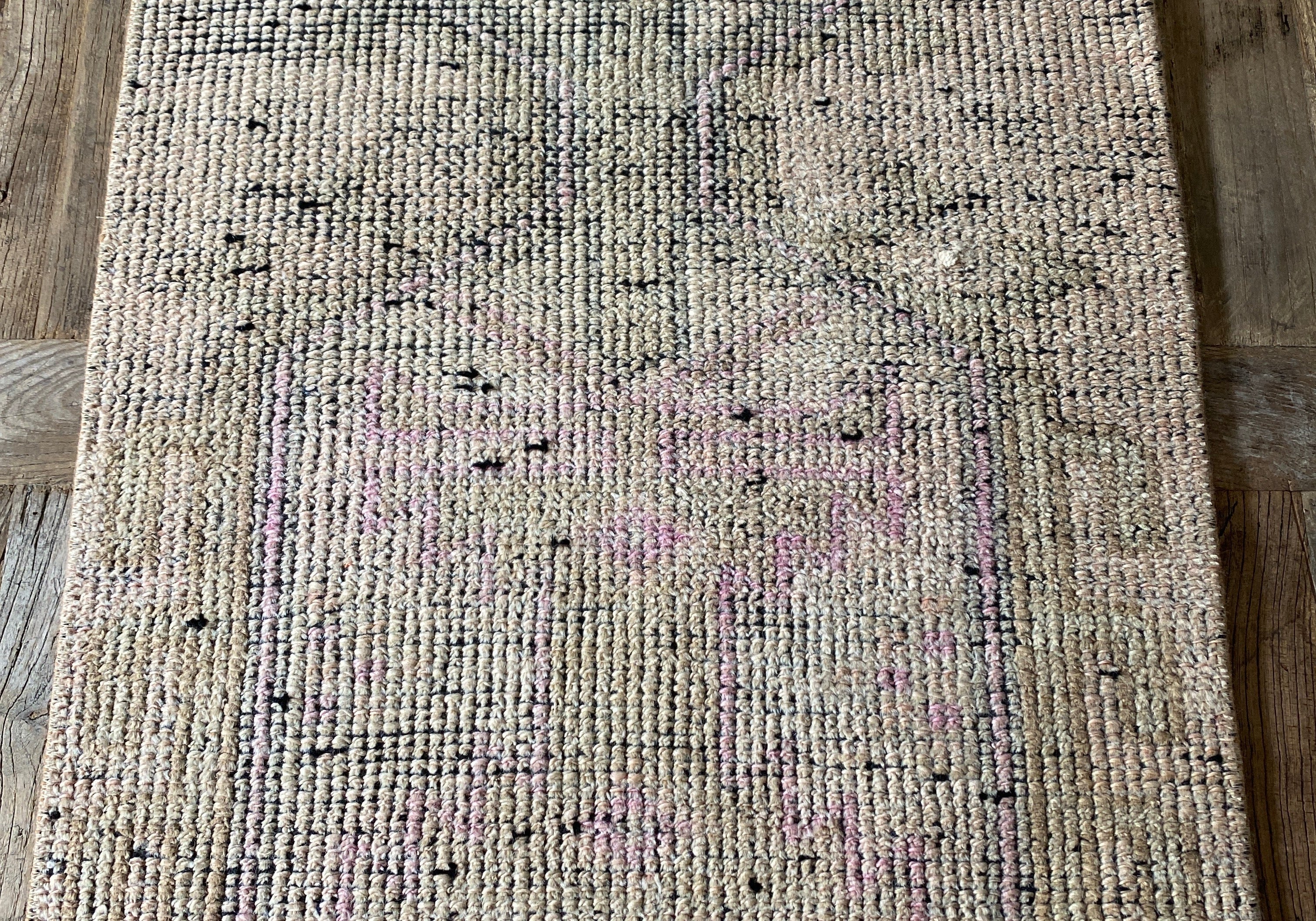 1’10 x 2’6 Vintage Turkish Herki Rug Muted Beige, Coral + Black '3845 Linda's Barn