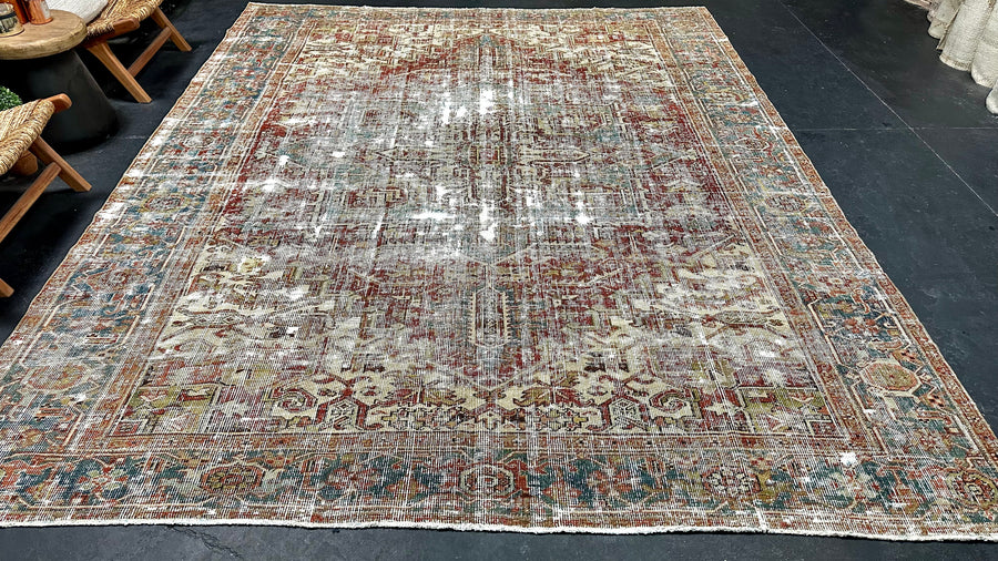 9’ x 11’3 Classic Vintage Rug Muted Grays, Reds, Blues, Greens