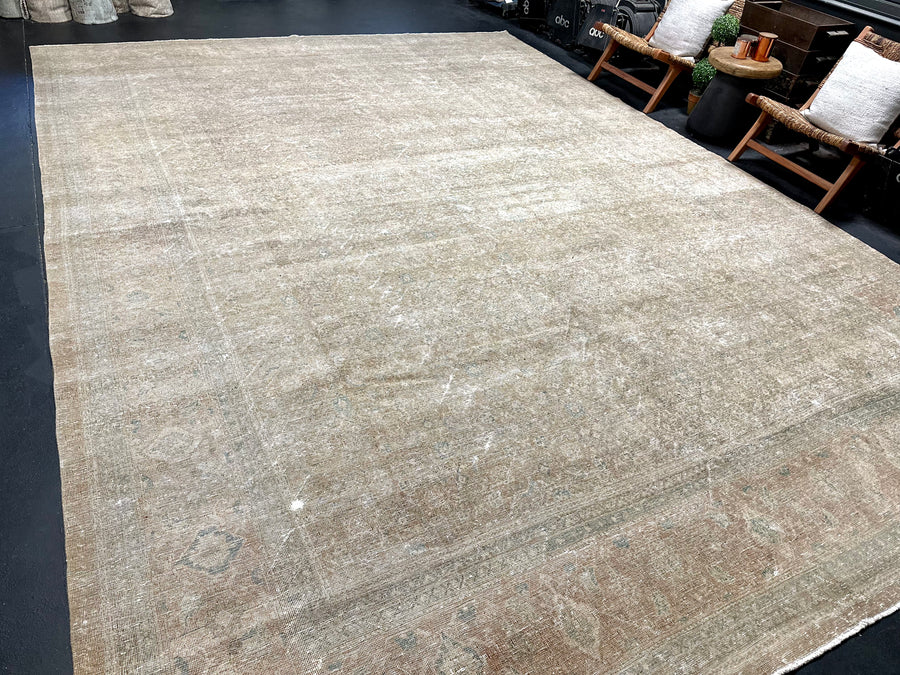 11’2 x 15’7 Classic Vintage Rug Muted Gray-Beige + Sea Blue