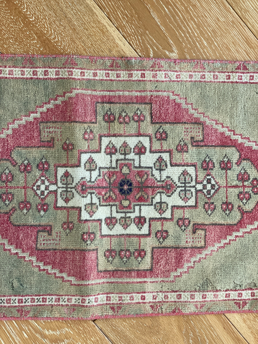 1’8 x 3’1 Vintage Oushak Mat Muted Red, Sage & Cream