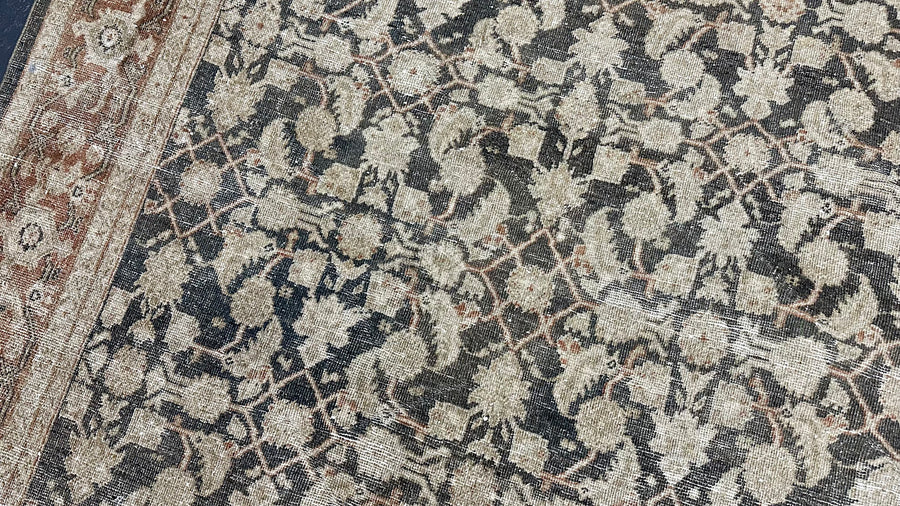 10’7 x 13’8 Classic Antique Rug Muted Black, Gray & Copper