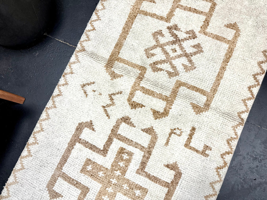 3’1 x 10’6 Vintage Herki Runner Cream & Light Warm Brown**