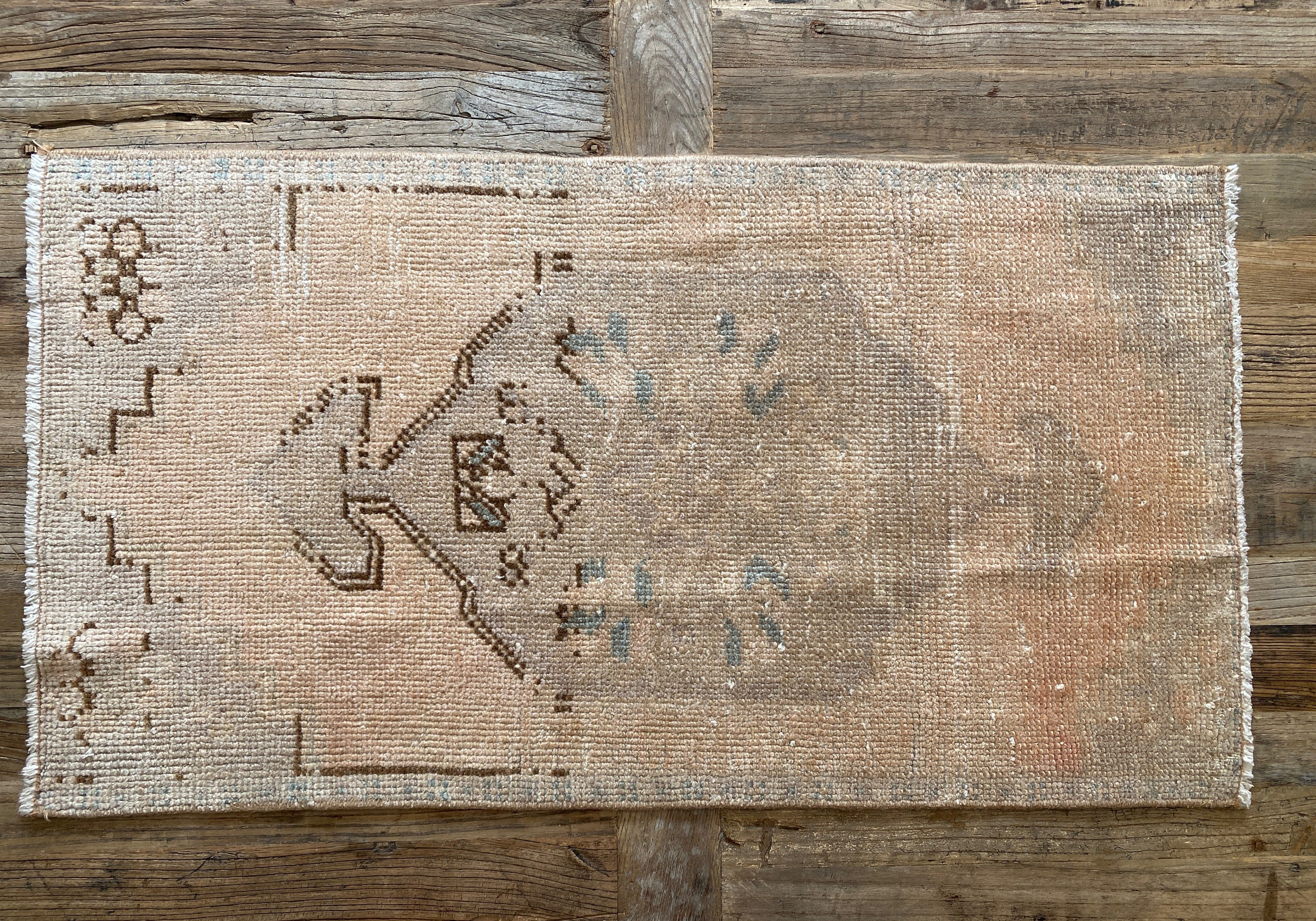 1’8 x 3’ Vintage Oushak Runner Muted Taupe, Blush & Gray '5213 Linda's Barn