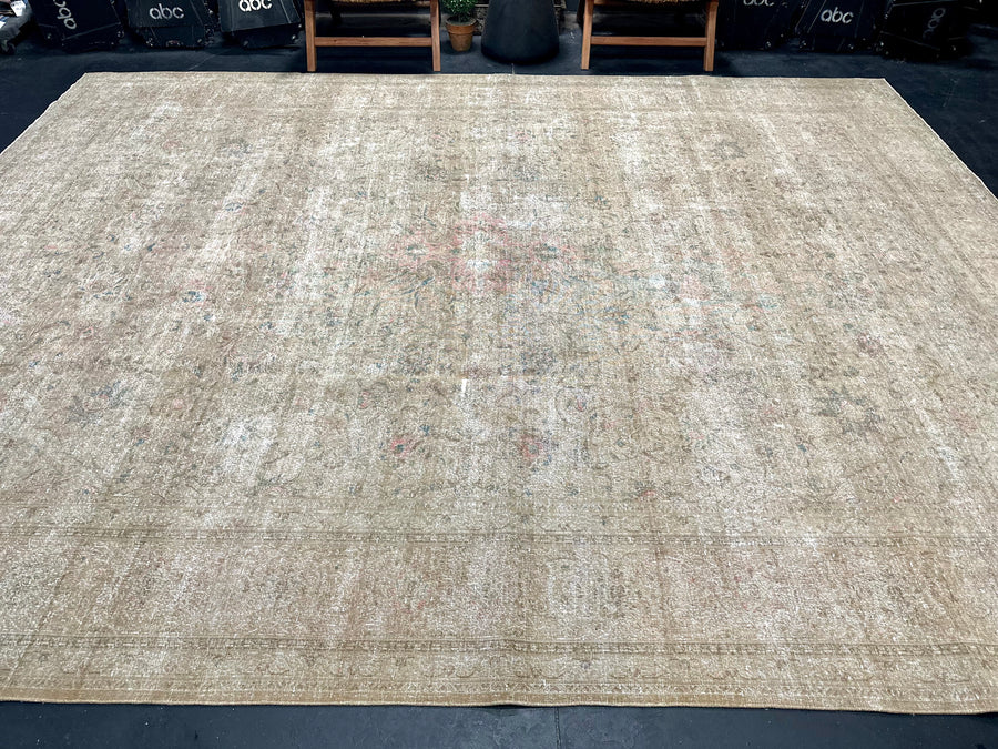 9’10 x 12’8 Classic Vintage Rug Warm Beige, Teal & Pink