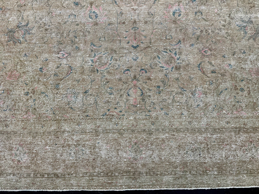 9’10 x 12’8 Classic Vintage Rug Warm Beige, Teal & Pink