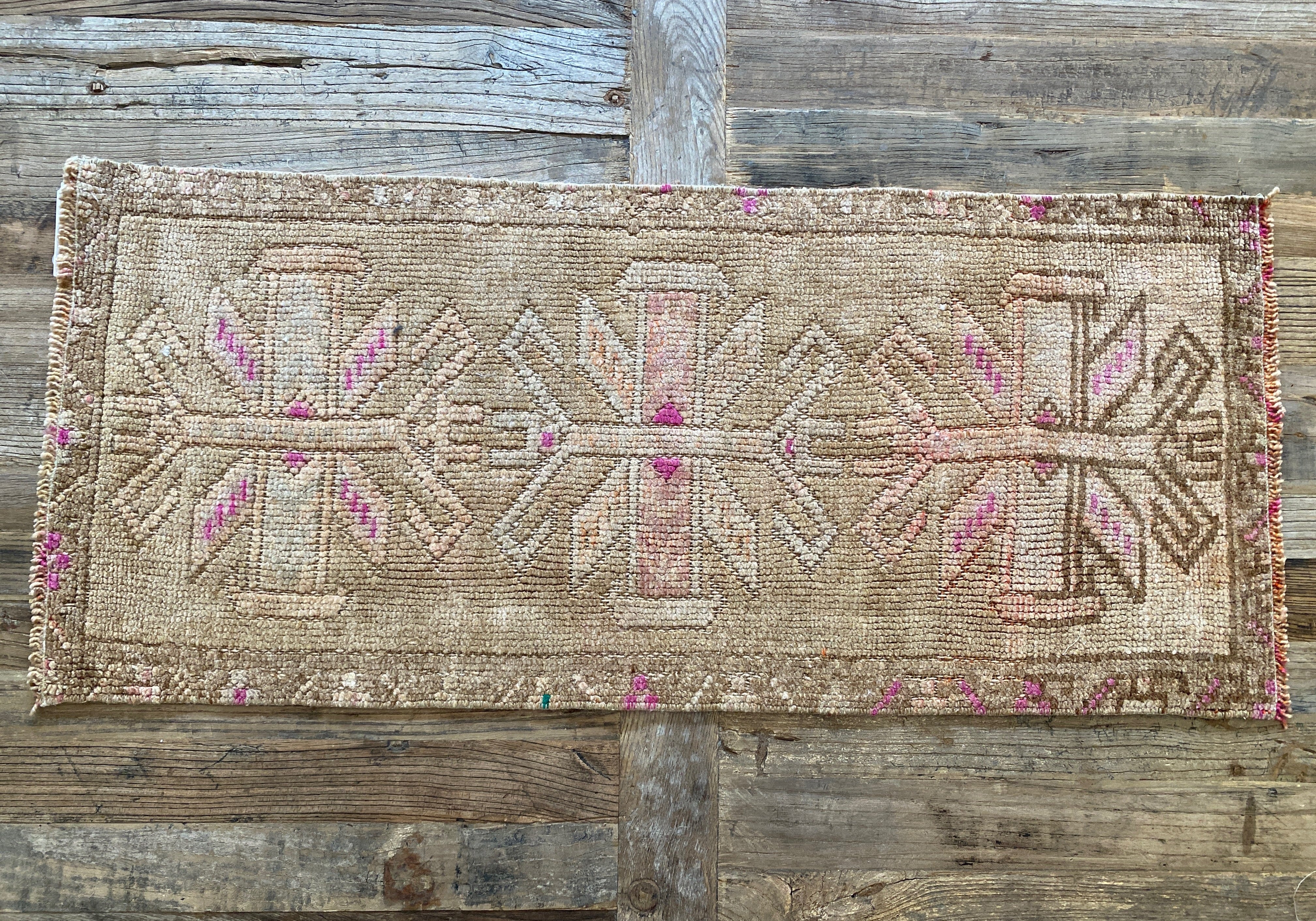 1’5 x 3’2 Antique Kars Rug Muted Camel, Apricot, & Pink '4794 Linda's Barn