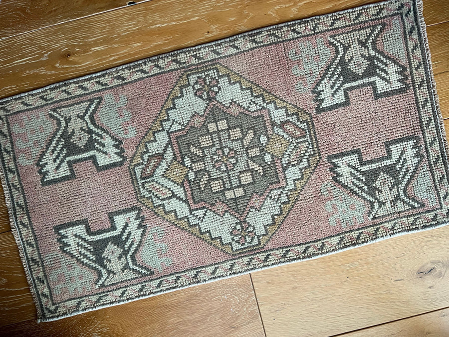 1’8 x 3’1 Vintage Oushak Mat Muted Pink, Gray + Cream SB