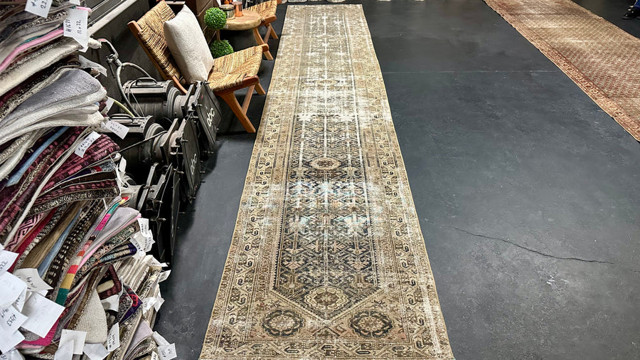 3’1 x 16’6 Classic Antique Runner Muted Black, Taupe & Gray