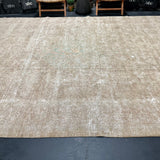 9’8 x 13’7 Classic Vintage Carpet Muted Beige, Gray & Sea Foam