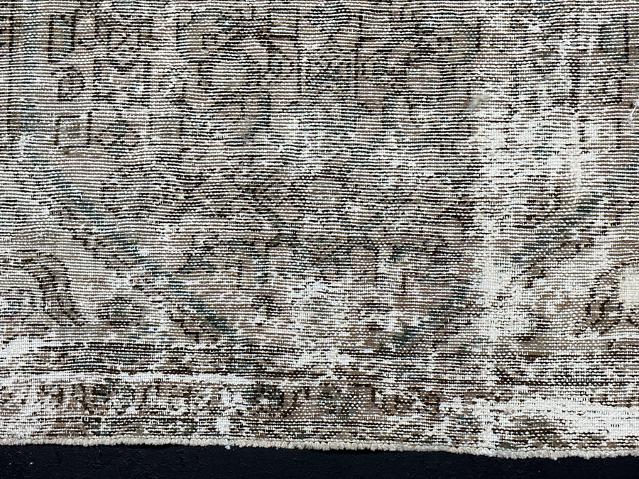 3’4 x 9’4 Classic Vintage Runner Muted Brown, Beige + Green