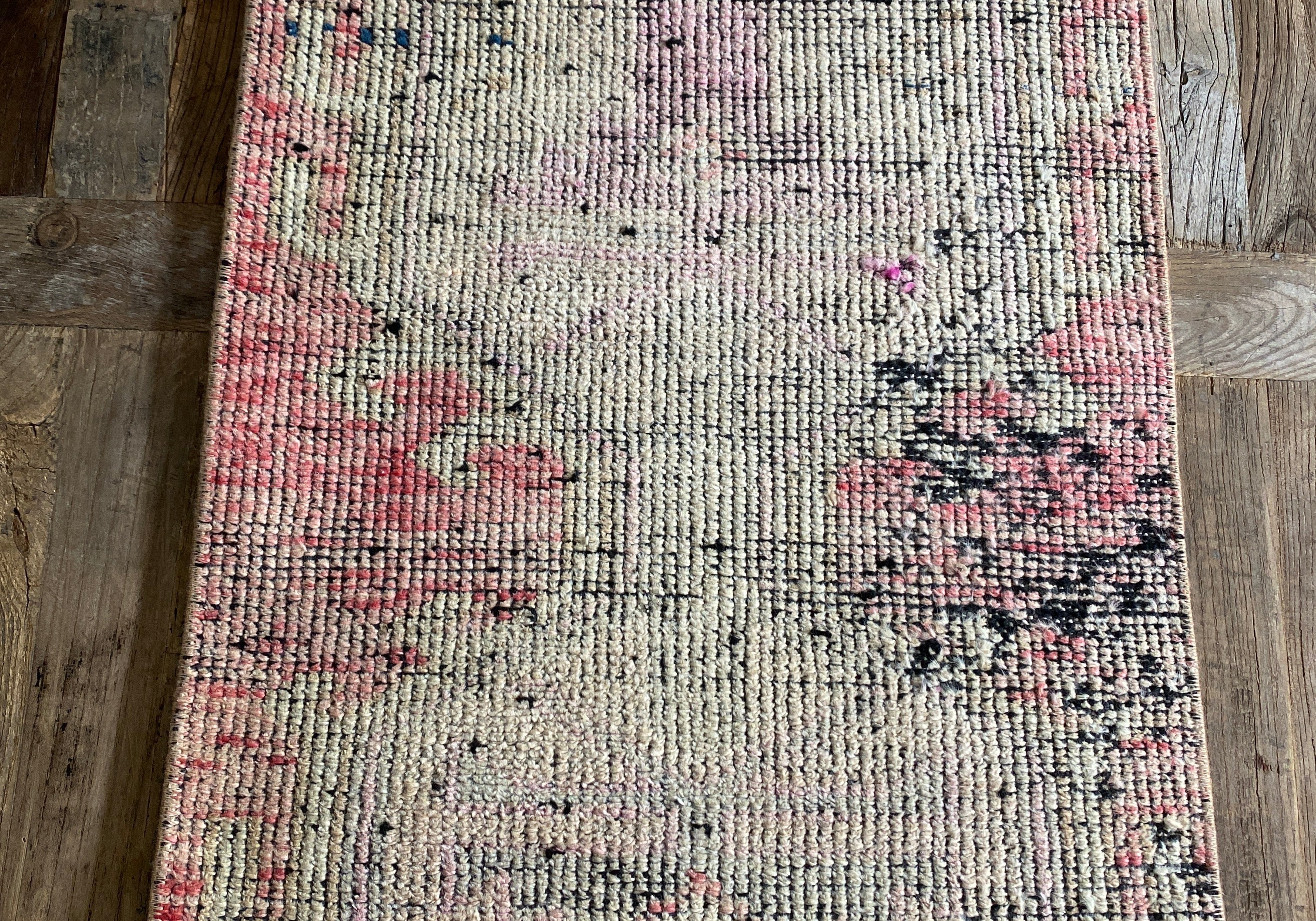 1’10 x 3’ Vintage Turkish Herki Rug Muted Beige, Coral and Black '3847 Linda's Barn