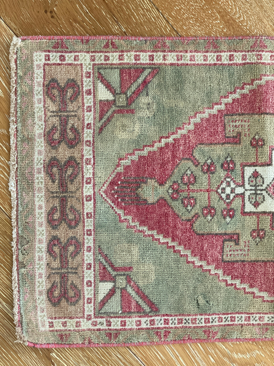 1’8 x 3’1 Vintage Oushak Mat Muted Red, Sage & Cream