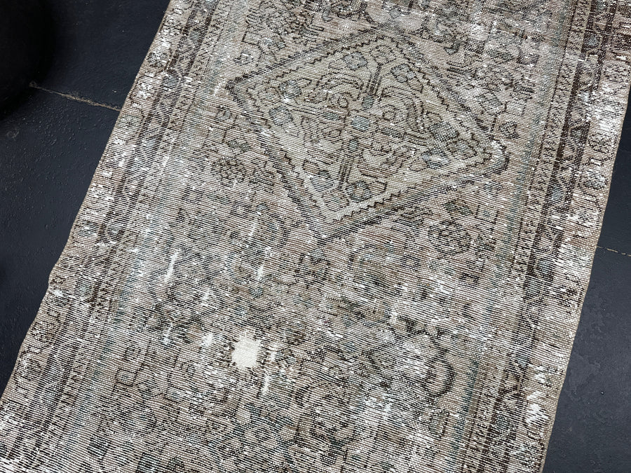 3’4 x 9’4 Classic Vintage Runner Muted Brown, Beige + Green