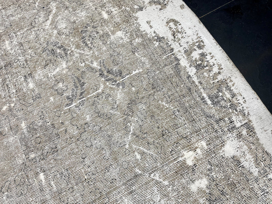 9’ x 11’10” Classic Vintage Rug Muted Gray + Chocolate