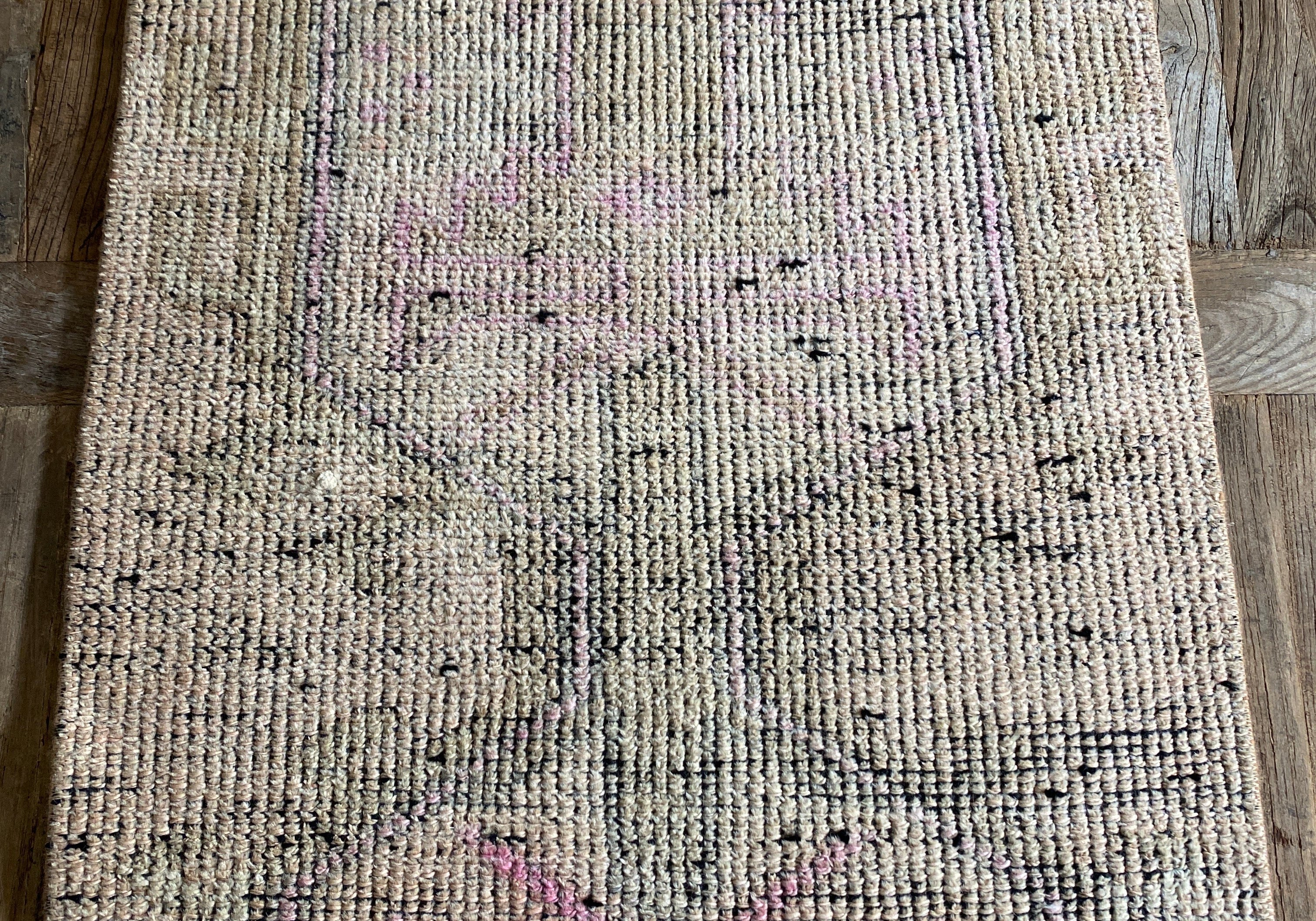 1’10 x 2’6 Vintage Turkish Herki Rug Muted Beige, Coral + Black '3845 Linda's Barn