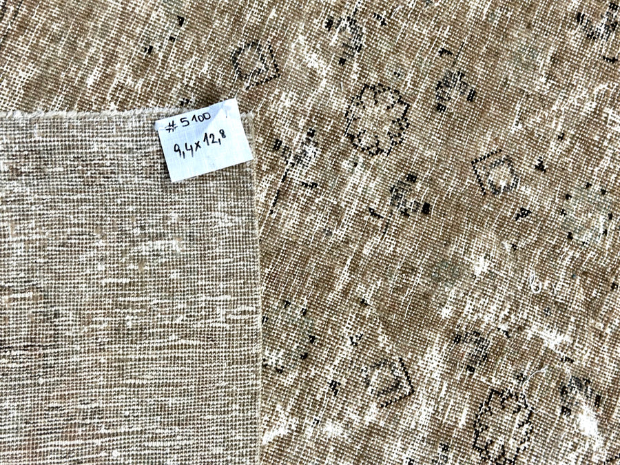 9’4 x 12’8 Classic Vintage Carpet Muted Beige, Gray & Green SB