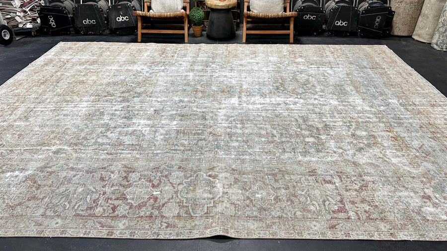 9’10 x 13’6 Classic Antique Rug Muted Red, Gray & Blue