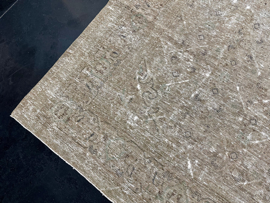 9’4 x 12’8 Classic Vintage Carpet Muted Beige, Gray & Green SB