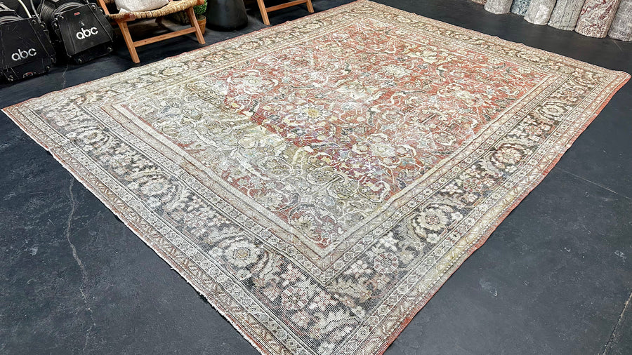 9’1 x 12’4 Classic Antique Rug Muted Rust, Soft Black & Tawny Brown