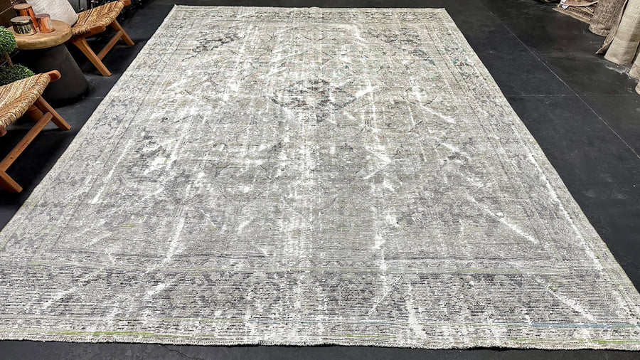 9’3 x 13’ Classic Antique Rug Muted Gray, Brown, Green & Blue