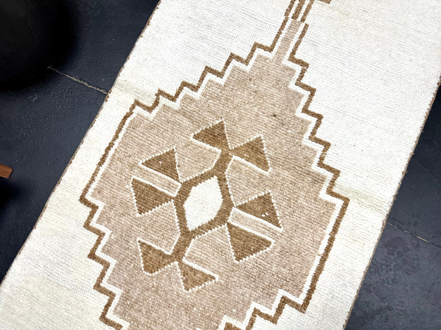 3’3 x 11’4 Vintage Herki Runner Cream & Light Warm Brown