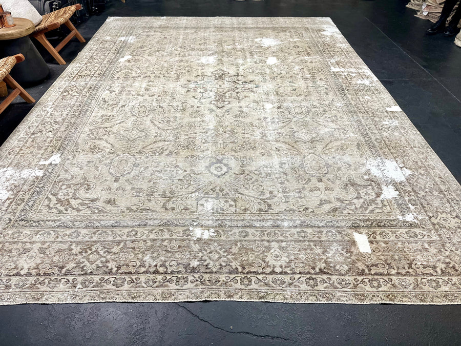 9’4 x 13’ Classic Vintage Rug Muted Gray-Beige + Chocolate