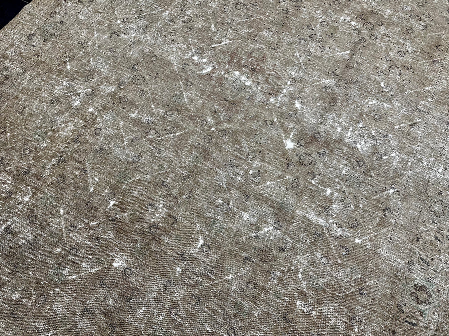 9’4 x 12’8 Classic Vintage Carpet Muted Beige, Gray & Green SB
