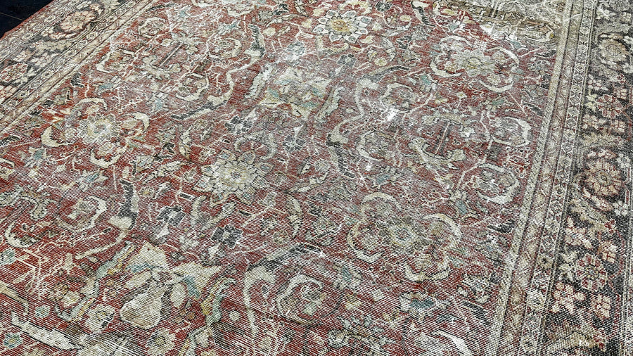 9’1 x 12’4 Classic Antique Rug Muted Rust, Soft Black & Tawny Brown